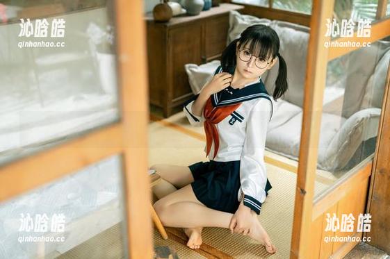 她向我走来，那是幼水铃衣！赶紧来拿免费图包，夏日少女心爆棚！