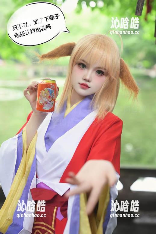 这些图片里的戚顾儿，太意外了，肉丝和身姿的搭配太奇妙。