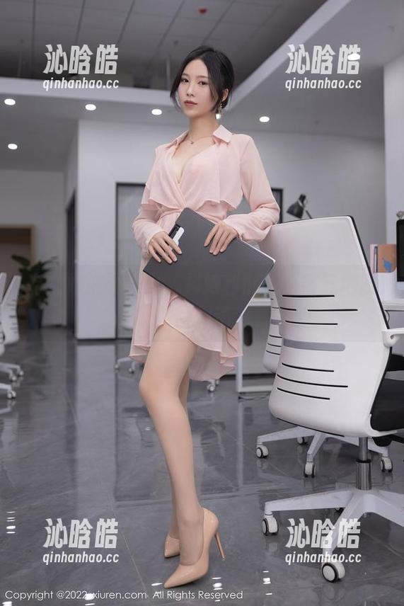 抖娘利世 吉他妹妹图集里,抖娘利世毫不客气地展露无遗