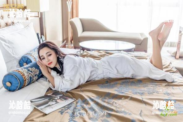 推女神 - 谭晓彤的蕾丝合集：慢慢翻开，满是隐秘的暗示