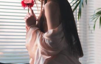 一波星野咪兔的比基尼图集来了,难道大家都在忙着喝5杯水?