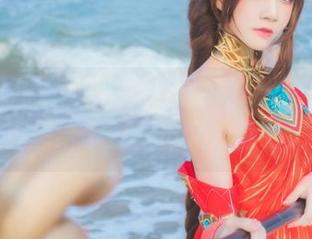 图片点开,便是桜桃喵的小美人鱼风采,构图真想给个赞,但又怕养眼太历害
