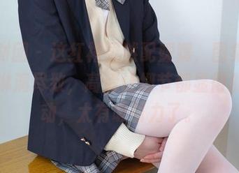 森萝财团 - 这红裙果然配媛媛，图集中表现得淋漓尽致，高清让细节都显得那么生动，太有吸引力了。