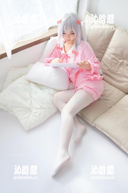 森萝财团最新图库：跟黑丝少女来一场“飞”一般的浪漫，无需额外支付！