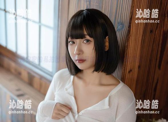 浅安安的私拍图集：黑胶带的新用法，信我没错！