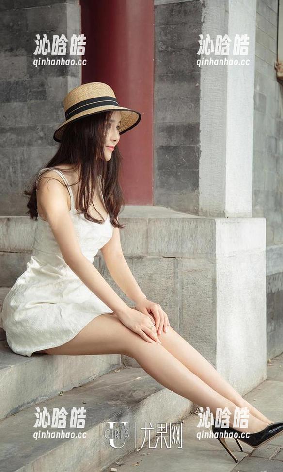 爱尤物 - 图包里的修女李丽莎，难道这是宗教界的新时尚大片？