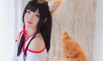 别后退,白烨烨眼镜的写真就在网盘里,点开你只会惊讶