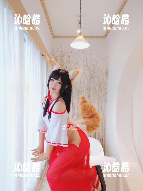 别后退，白烨烨眼镜的写真就在网盘里，点开你只会惊讶