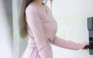 秀人网 - 养乐多DoDo的原图私拍，女神的雅致与随性并存。