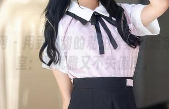 秀人网 - 用尹甜甜的私拍合集重新定义教室：既优雅又不失俏皮。