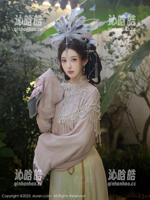 秀人网 - 桃桃子的旗袍梦，私拍里的各种迷醉和错位