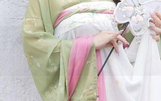 秀人网 - 看!董林越在校园里放飞自我——私拍作品透露了啥?