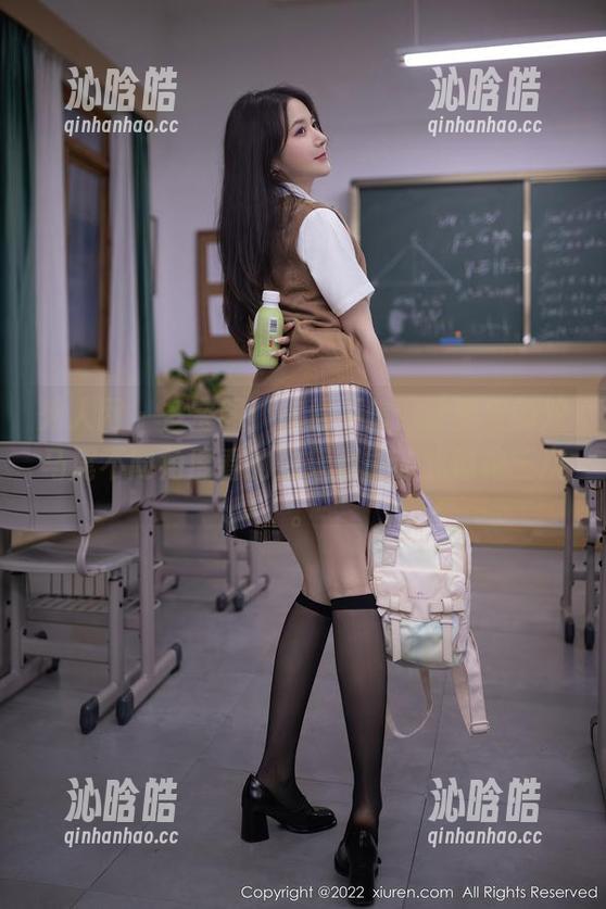 秀人网-蛋蛋宝 秀人网 - 多宝图:你信不信,蛋蛋宝的双马尾不同角度看的效果都能让我惊艳三次。