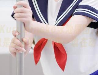 胡桃猫Kurumineko泳池原图:每一幕都像是在暧昧中呼吸,谁在动心?