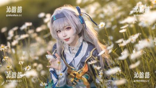 扮酷攻略：花柒Hana的牛仔裤最新cos，不用五分钟技巧。