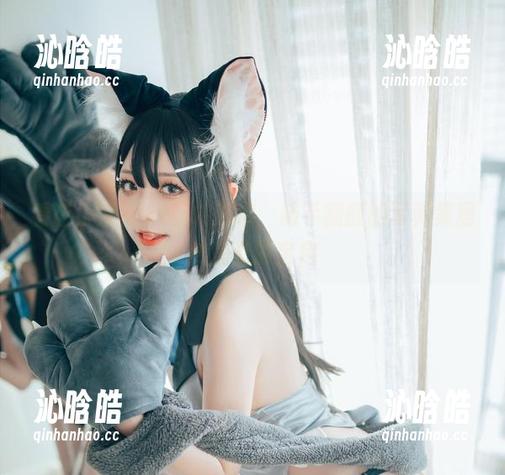 看蓝小沂KiKi玩转眼镜，随手翻翻的写真集居然是资源宝库