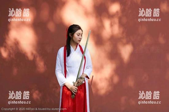 蜜桃社-韩贝贝 蜜桃社 - 小心,韩贝贝在水手服中发光,突然让我想起那年夏天的海边。
