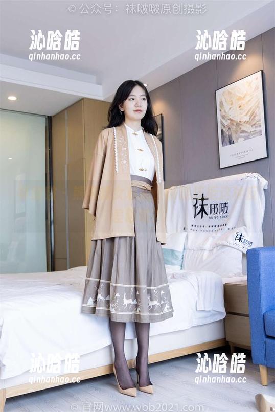 袜啵啵 - 熊熊修女私拍，谁能抗拒这种反差萌呢？