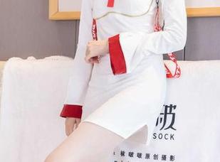 袜啵啵 - 嗨，菠萝的这组白棉袜作品，算不算日常穿搭的新灵感？分享点小故事？