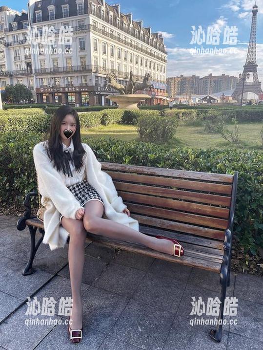 微密圈 - 分享软妹小九九泳衣作品，照这样的速度，再不收藏我就要追悔莫及。