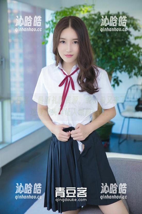 青豆客 - 最新礼服资源，纯小希又来了，这身行头真让人眼前一亮。