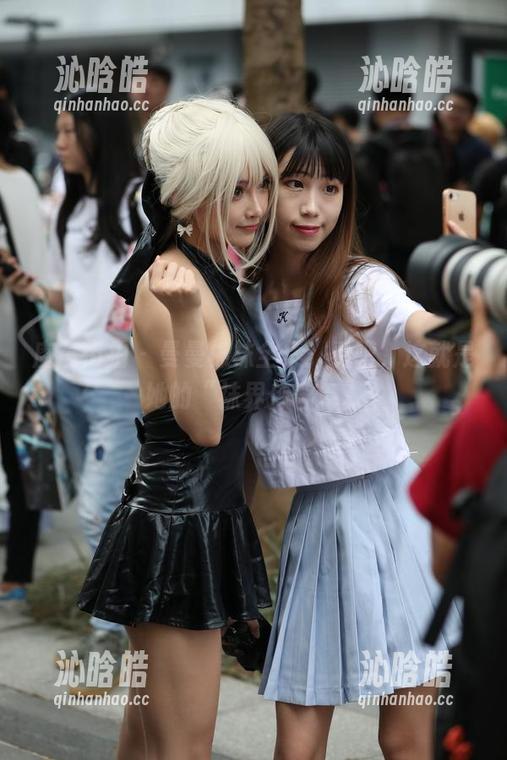 魔镜街拍-曼曼 魔镜街拍 - 曼曼棉袜全集:看吧,这就是她的“袜界传奇”。